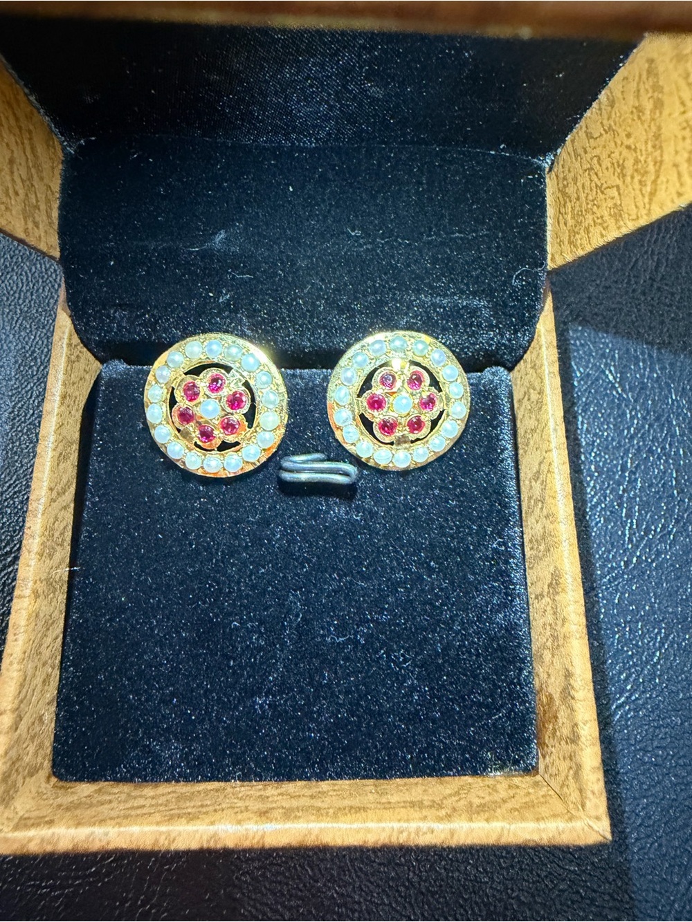 22k gold round studs